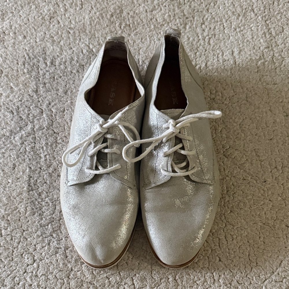 Trask Women's Metallic Leather Audrey Silver Lace-Up Loafers Size 11